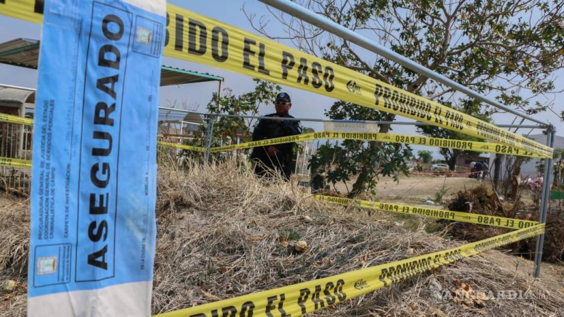 Encuentran 32 cuerpos y 9 cabezas en fosas de Guerrero