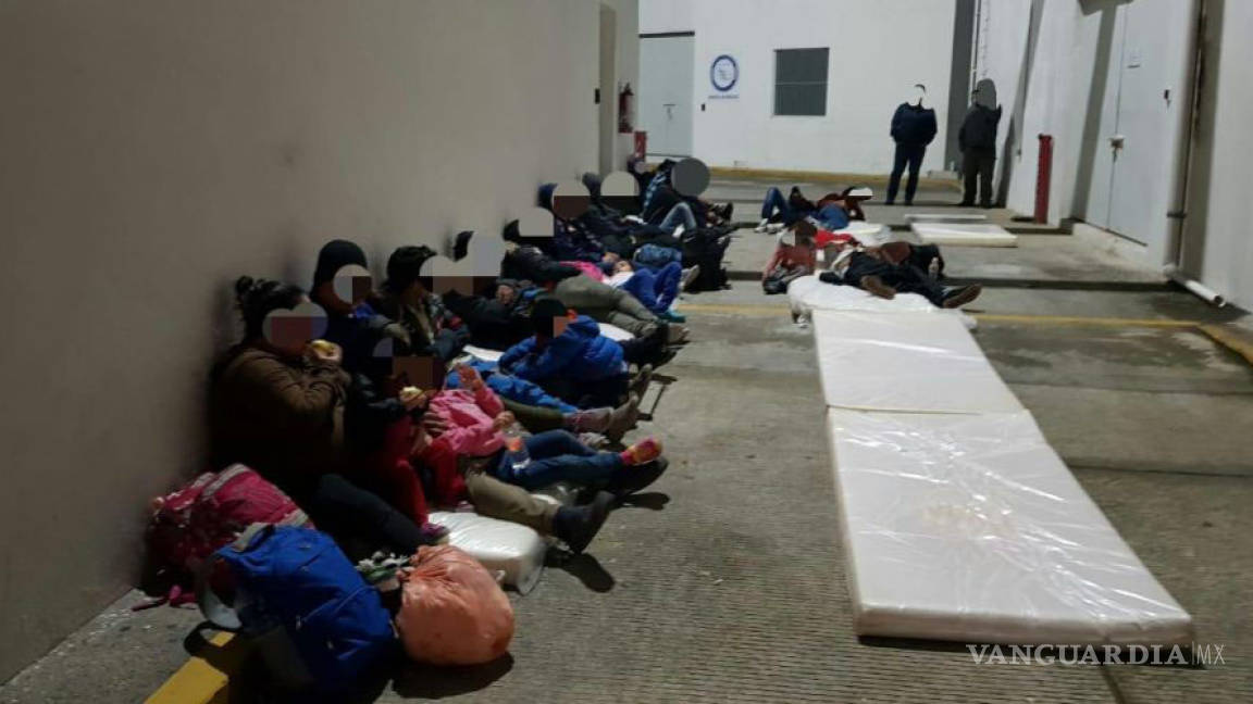 Rescatan a 138 migrantes en Tabasco; viajaban en caja de tráiler