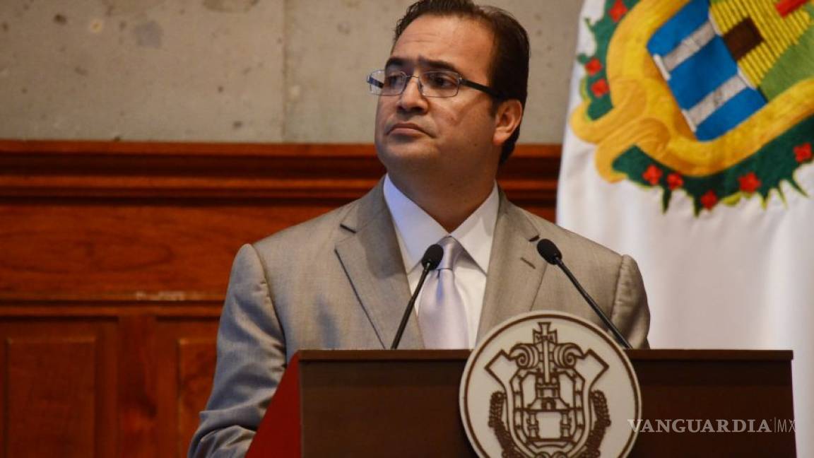 Duarte autorizó compra de fármacos falsos, denuncia excontralor de Veracruz