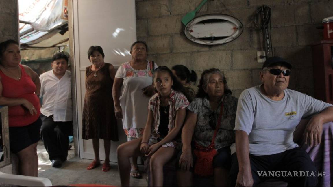 Ancianos que quedaron ciegos por 'ayuda' de fundación Cinépolis siguen exigiendo justicia