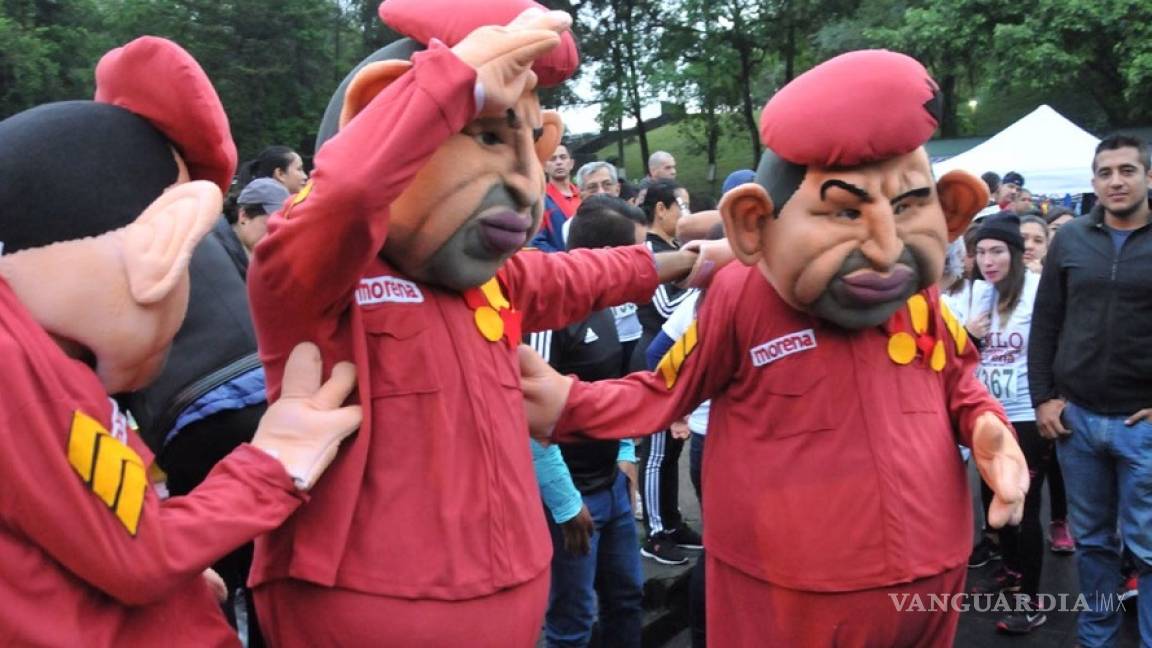 Aparecen botargas de Hugo Chávez en campaña de Morena en Veracruz