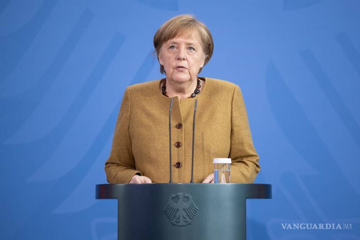 Merkel ve necesario el toque de queda en las regiones con alta incidencia de COVID-19