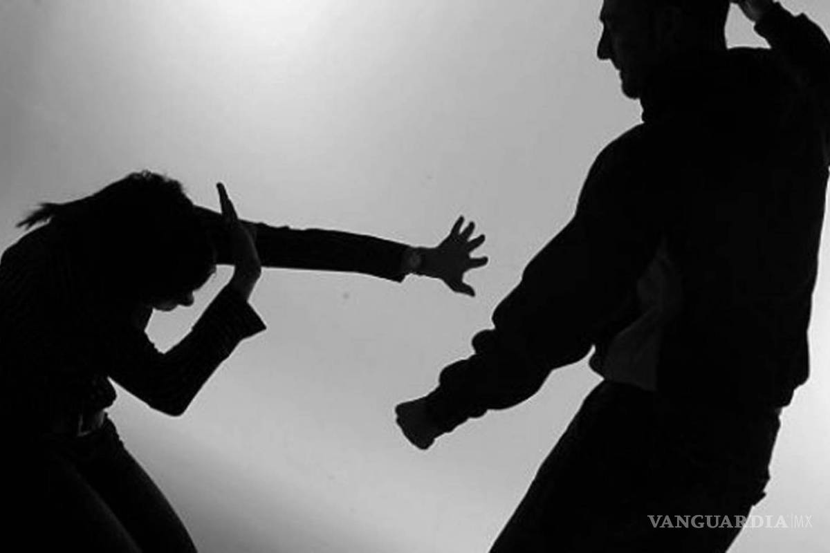 Hombre golpea a esposa y a su hijo de 10 meses en Saltillo