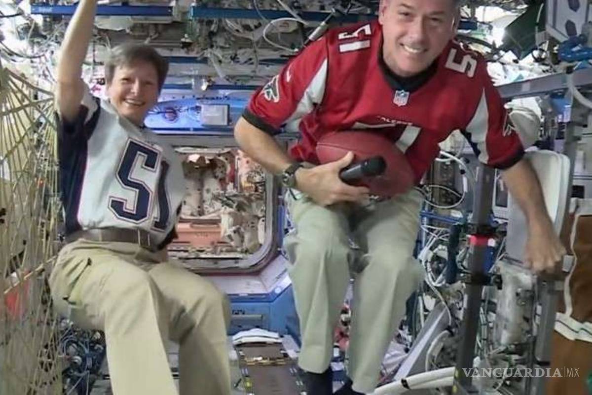 Un astronauta lanzó el pase más largo de la historia