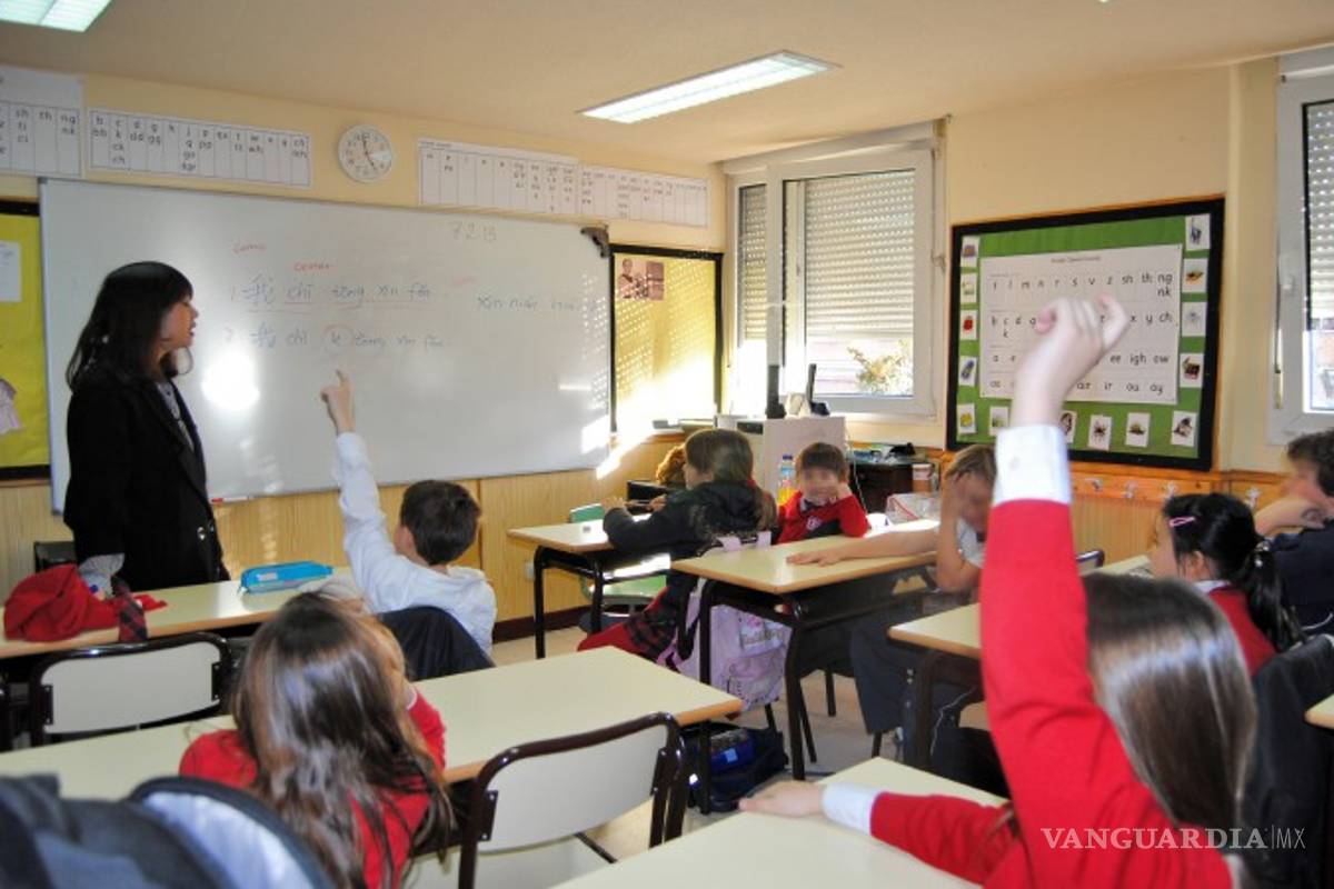 Recortan 40% sueldos a profesores de colegios