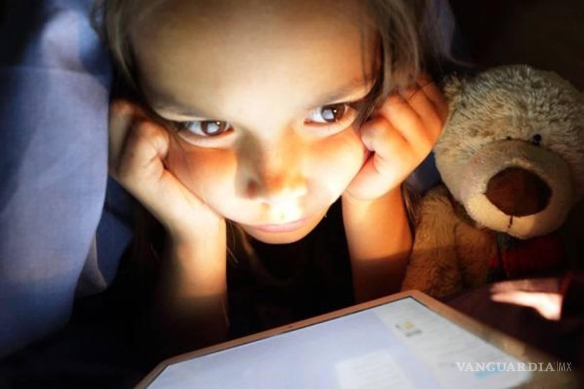 Niños de 12 a 15 años pasan 8 horas diarias usando internet