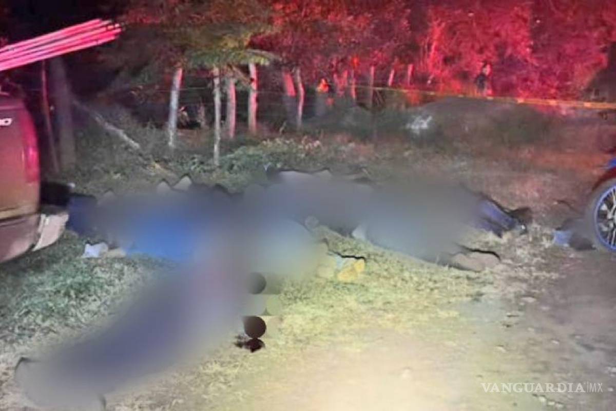 $!Los cuerpos de once personas fueron hallados junto a una camioneta y tres motocicletas abandonadas en Tangamandapio, Michoacán