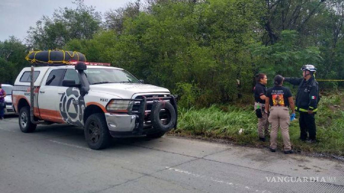 $!Corriente se llevó una camioneta en Cadereyta, Nuevo León; cuatro muertos