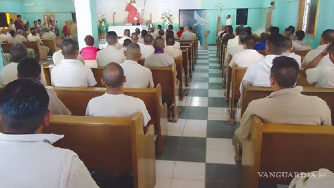 Internos del Cereso de Torreón donaron bancas a parroquia