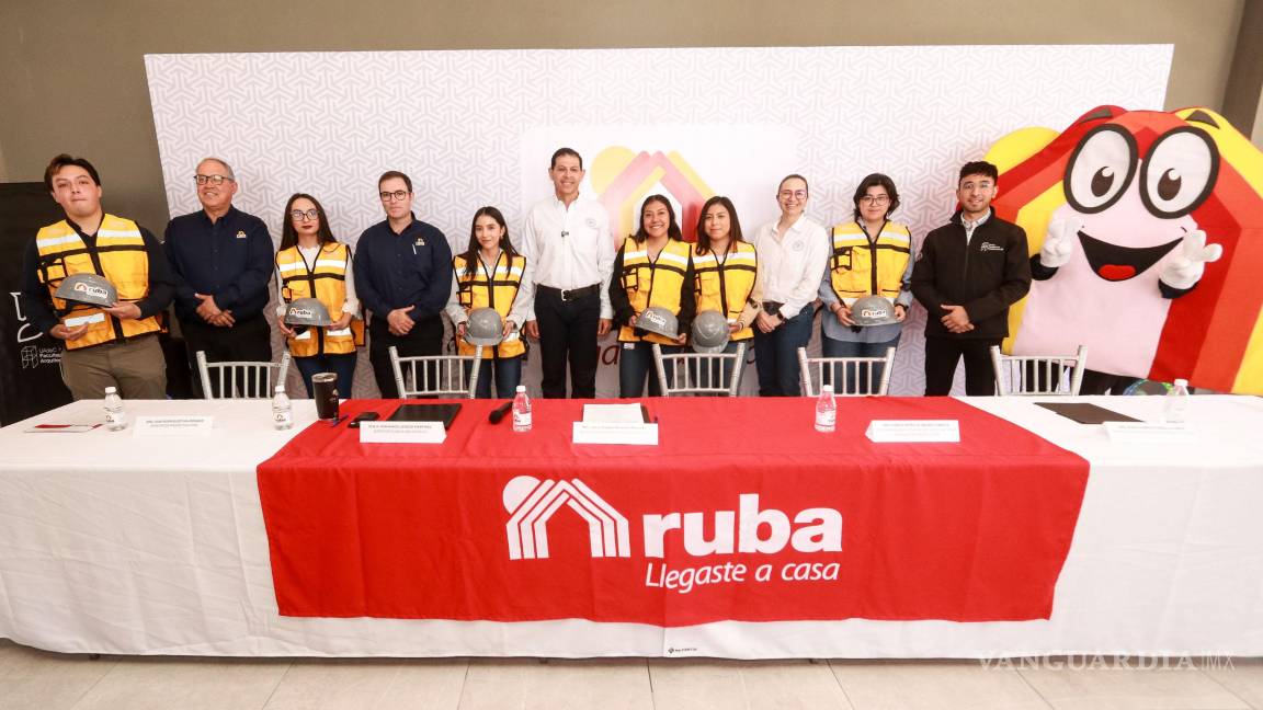$!Los alumnos que participarán en el programa de educación dual, recibieron su equipo de seguridad.