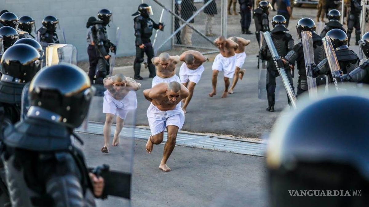 Así fue el traslado de 2 mil pandilleros al Centro de Confinamiento del Terrorismo en el Salvador