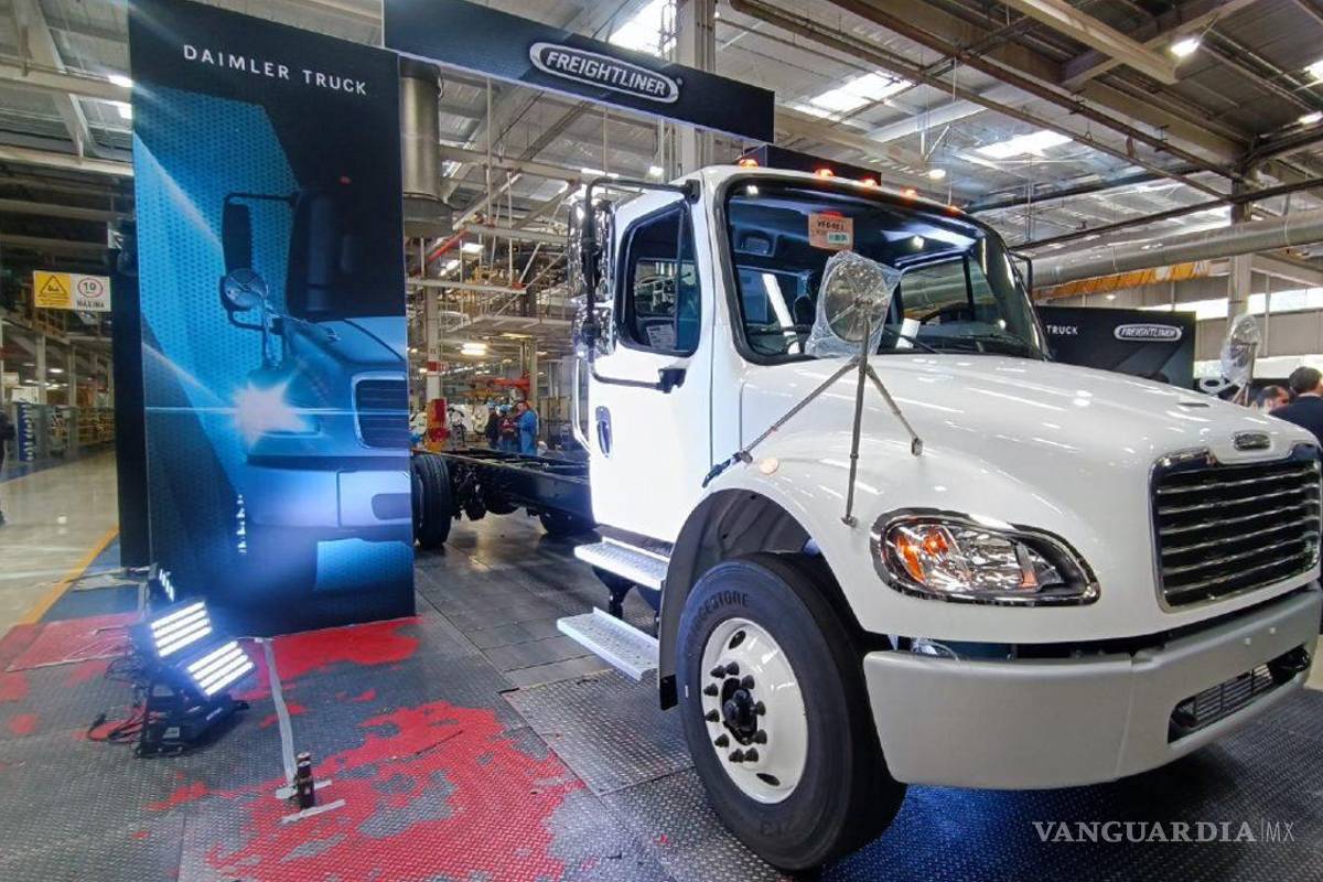 Caen 18.3 y 15.5% la producción y exportación de unidades pesadas de Freightliner durante marzo