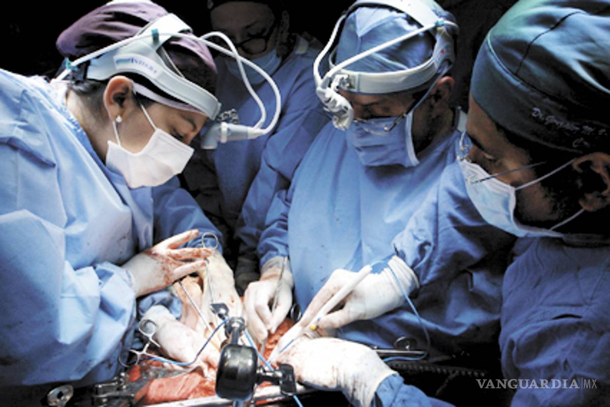 Donan familiares de saltillense corazón a paciente capitalino; el donador tenía 19 años