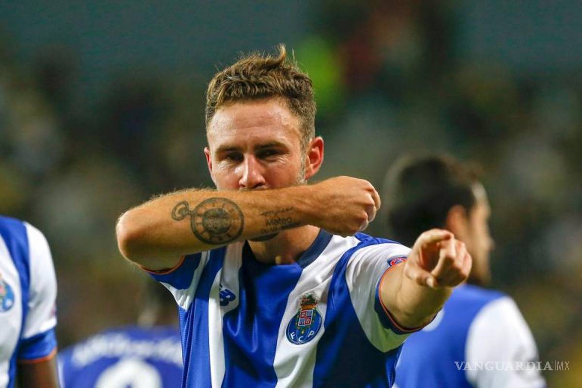 Miguel Layún está en España para firmar con el Sevilla