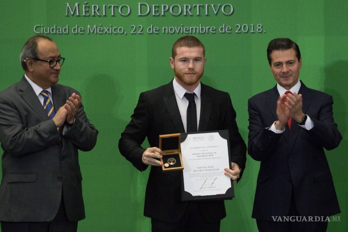 $!Entrega EPN el Premio Nacional del Deporte al 'Canelo' Álvarez y a Alegna González