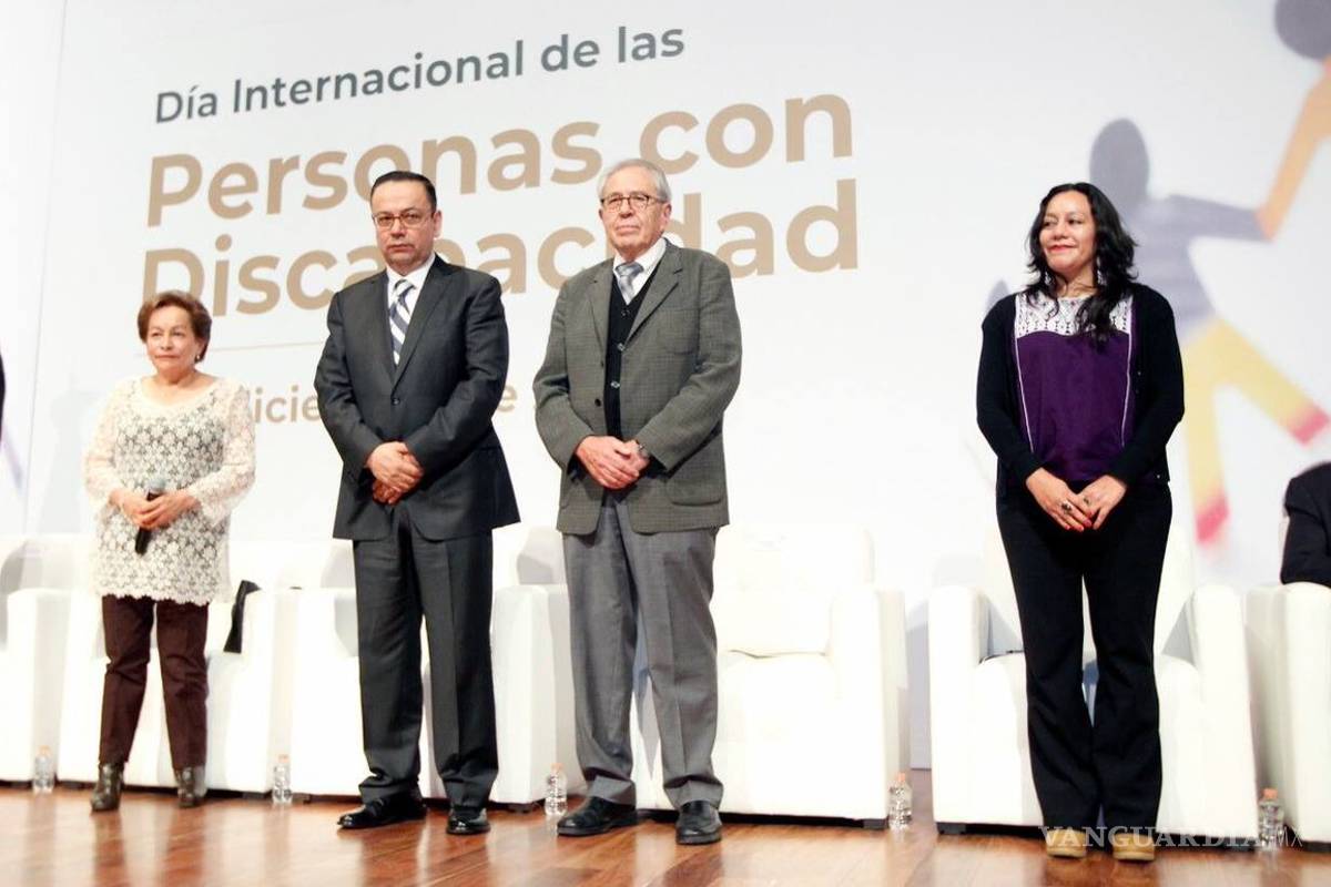 Jorge Alcocer, secretario de Salud de AMLO, da nombramiento a nuevos funcionarios