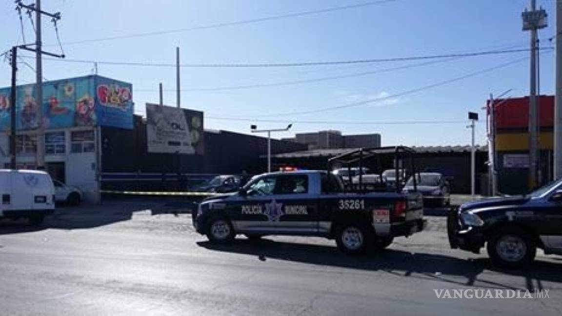 Hallan muerto a velador de lote de autos de Torreón