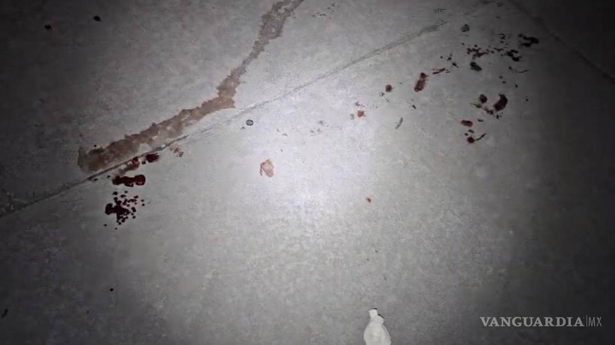 Taxi derriba a menor motociclista, en Saltillo
