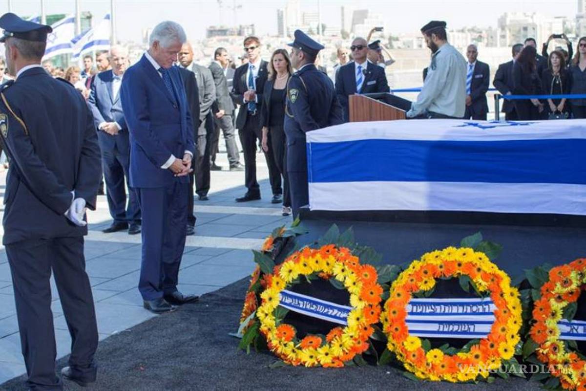 Clinton muy afectado, primer líder mundial que presenta sus respetos a Peres