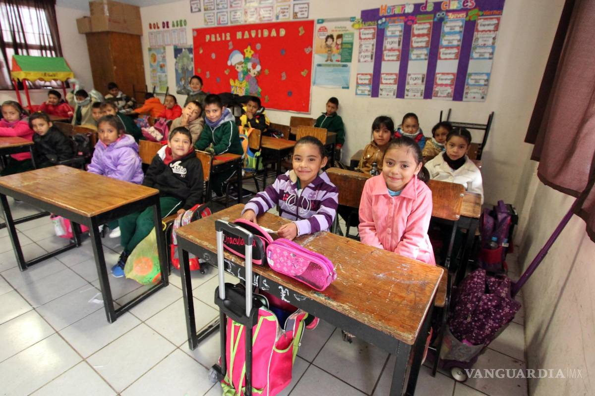 Escuelas enfrentan frío con recursos propios