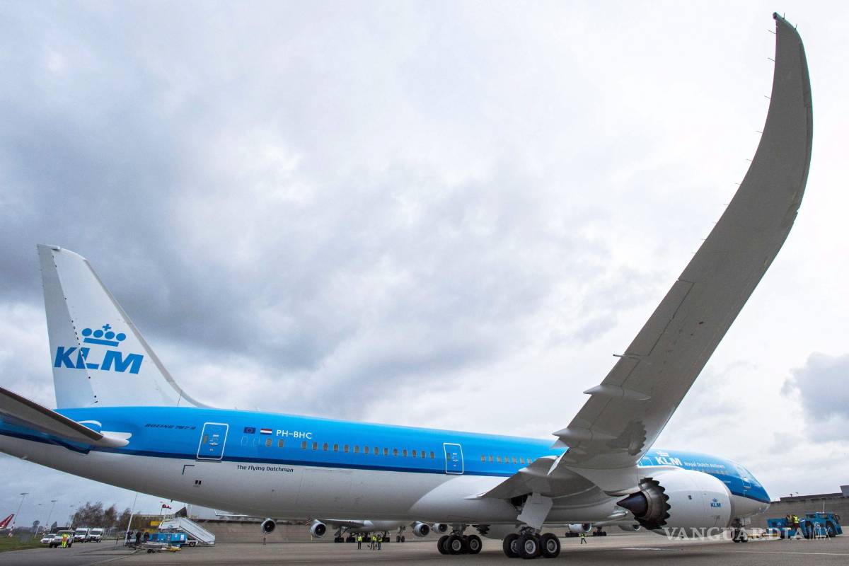 Evacúan un avión en el aeropuerto de Amsterdam por una amenaza terrorista