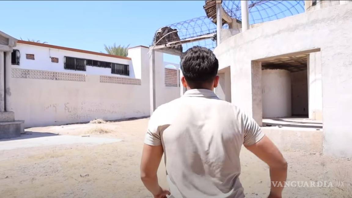 $!Esto encontró un 'youtuber' en la casa de Amado Carrillo antes de su demolición