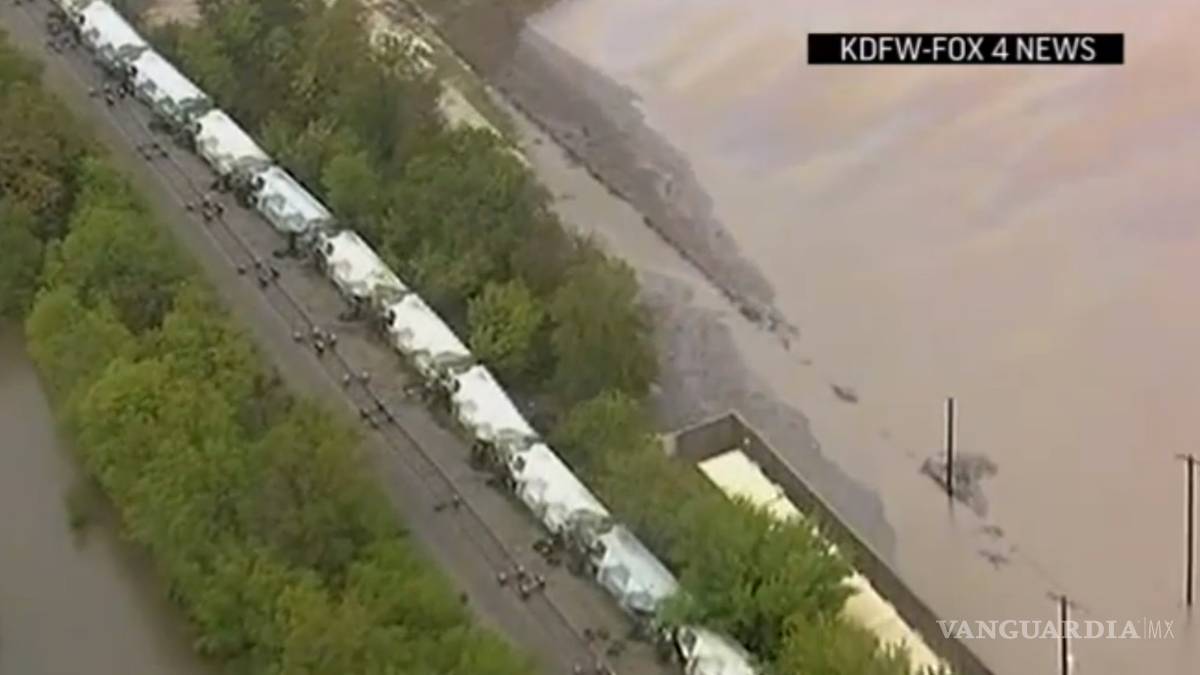 Lluvias causan descarrilamiento de un tren en Texas