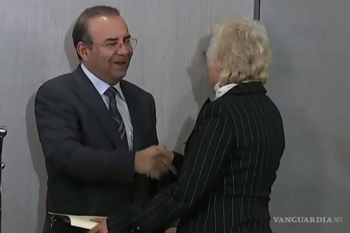 Inicia el cambio de Gobierno: Secretarios entregan dependencias a equipo de AMLO