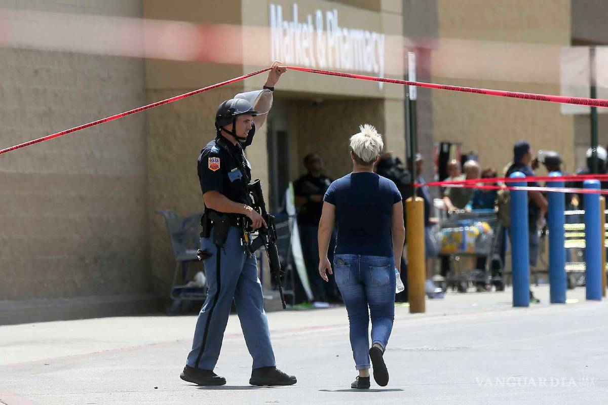 Hispanos aterrados compran armas por primera vez en El Paso