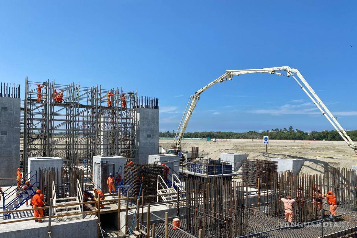 FMI recomienda a AMLO posponer construcción de refinería en Dos Bocas