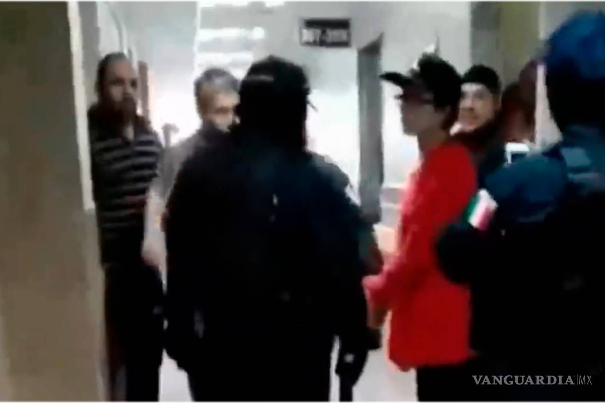 Llega con escopeta al IMSS para exigir atención médica en Matamoros, Tamaulipas