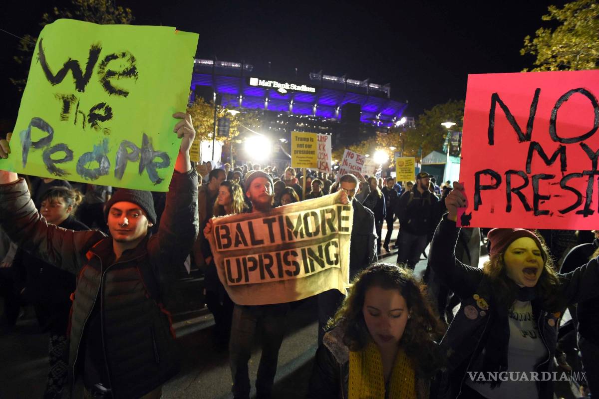 Son manifestantes profesionales incitados por la prensa: Donald Trump