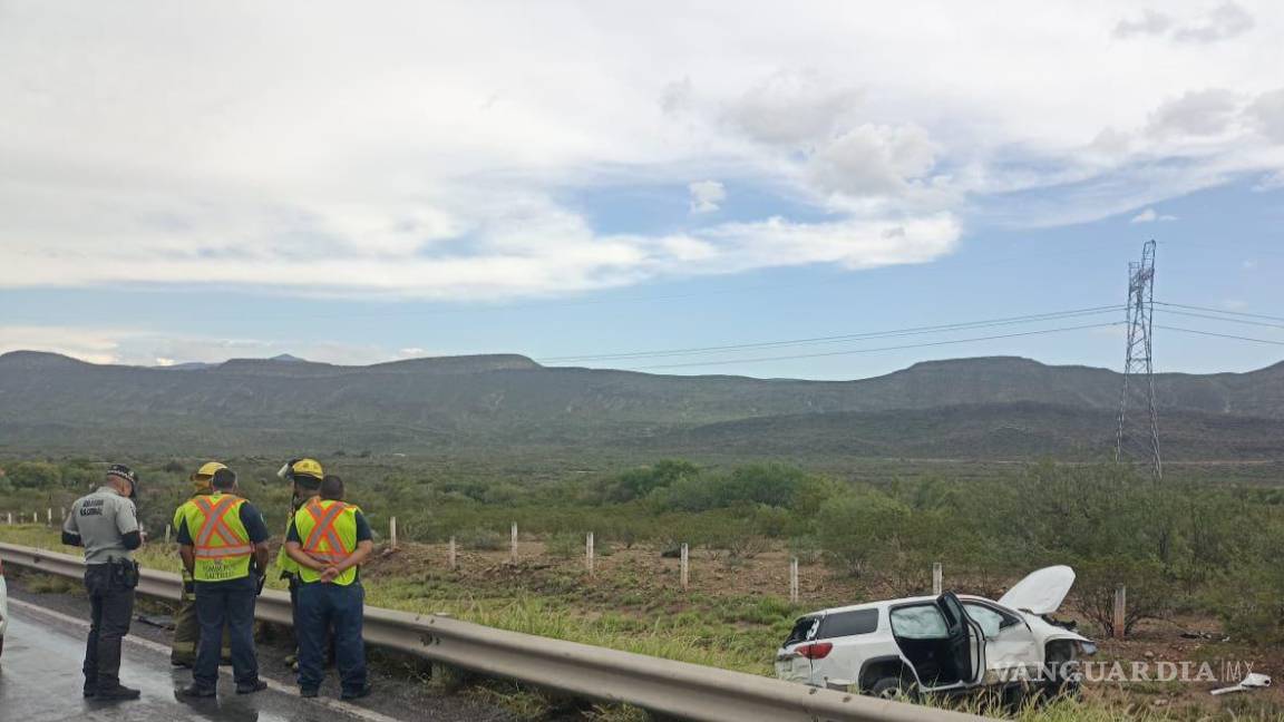 Volcadura en la carretera a Torreón deja un muerto