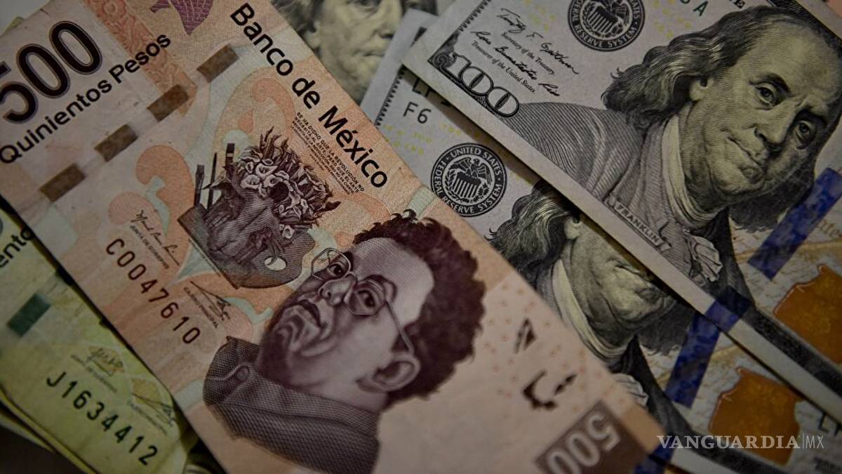 Peso perfila quinto día de ganancias; dólar baja a 23.33 unidades