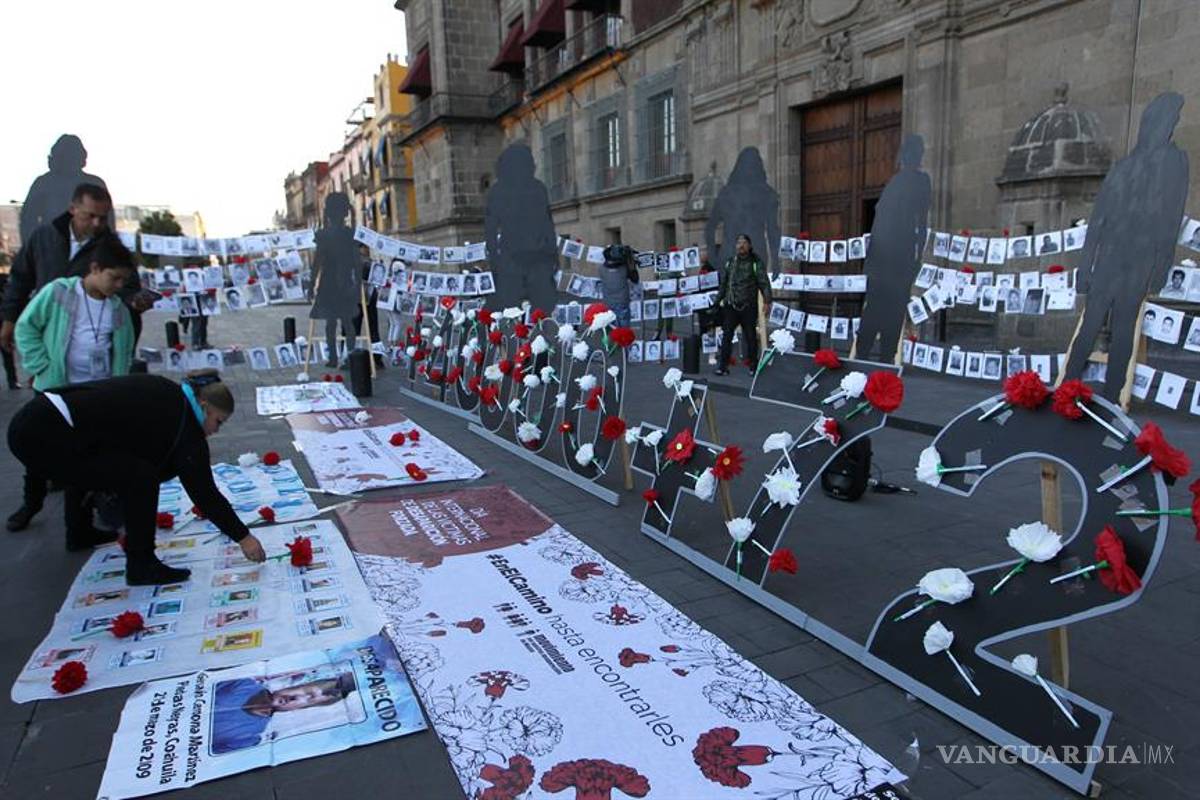 Protestan por sus desparecidos frente al Palacio Nacional (fotogalería)