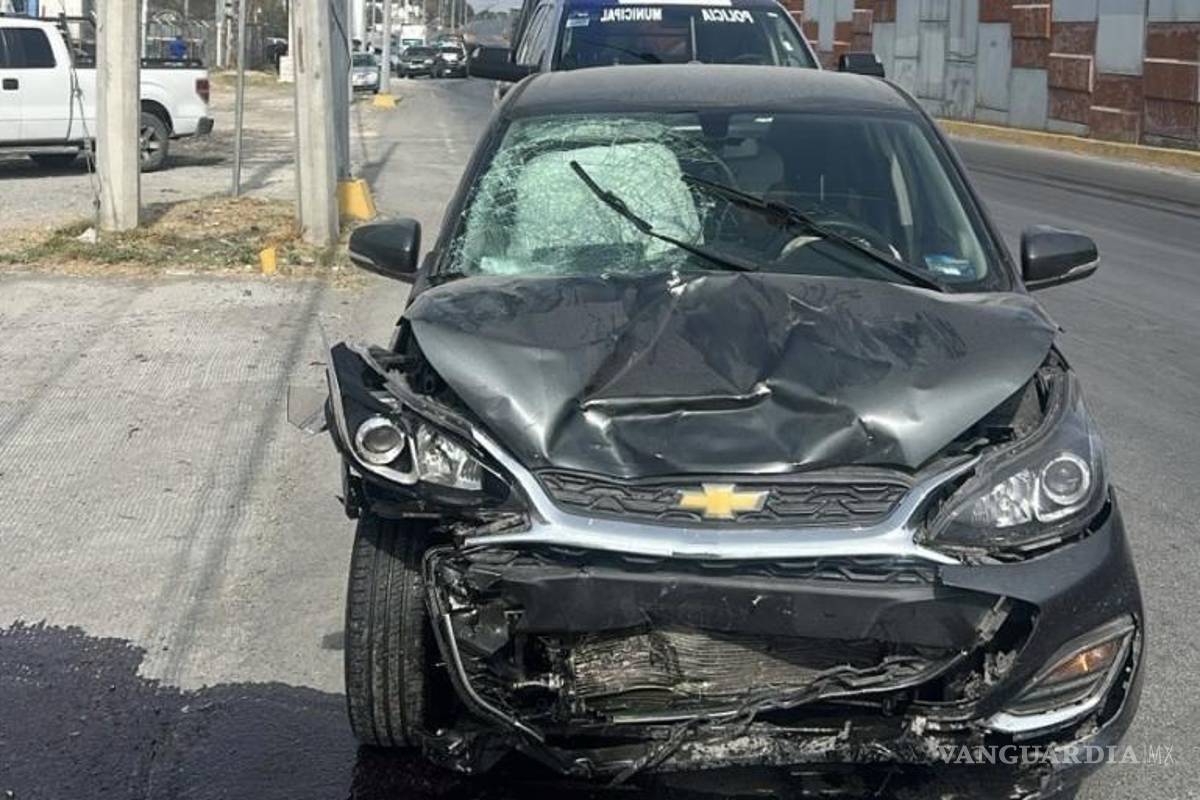 $!La rápida intervención de Tránsito Municipal permitió la detención del presunto responsable en una gasolinera cercana.