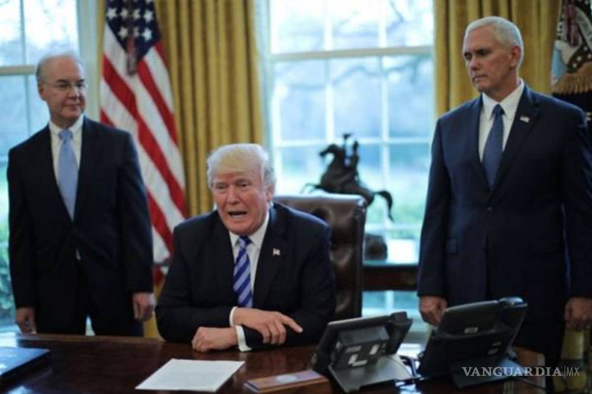 El 'Obamacare' estallará, asegura Trump luego de perder en el Congreso