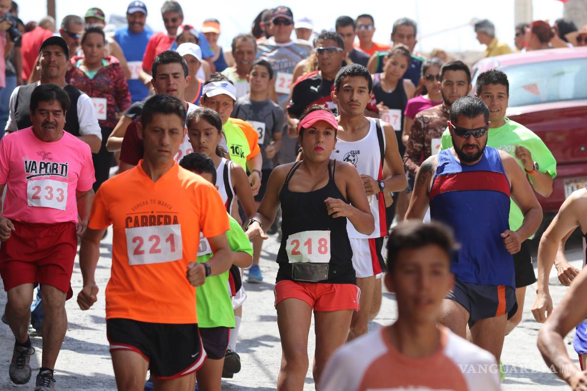 Corredores en Santa Anita ponen el toque deportivo a la tradicional fiesta