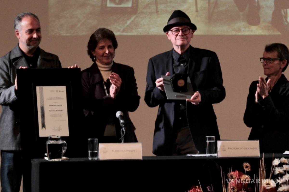 Poeta Francisco Hernández recibe Medalla Bellas Artes 2016