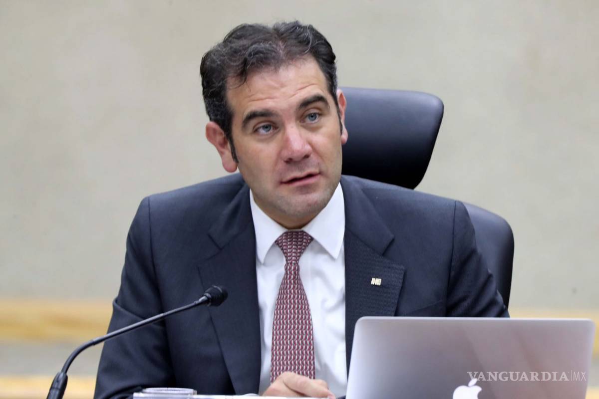 Asesores de Lorenzo Córdova ganan hasta 200 mil pesos