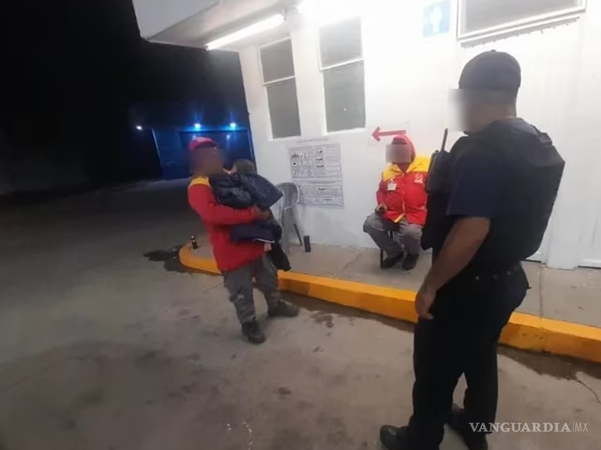 $!La bebé fue encontrada sobre la vía pública, a unos metros de un Oxxo Gas