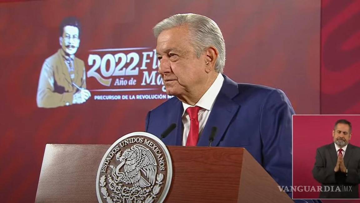 ‘Fue una especie de striptease político’: AMLO ataca a defensores del INE y asegura que no hubieran llenado ni la mitad del Zócalo