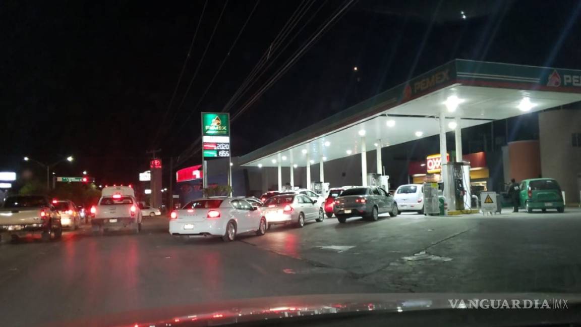 Laguneros hacen ‘compras de pánico’ de combustible ante rumores de escasez