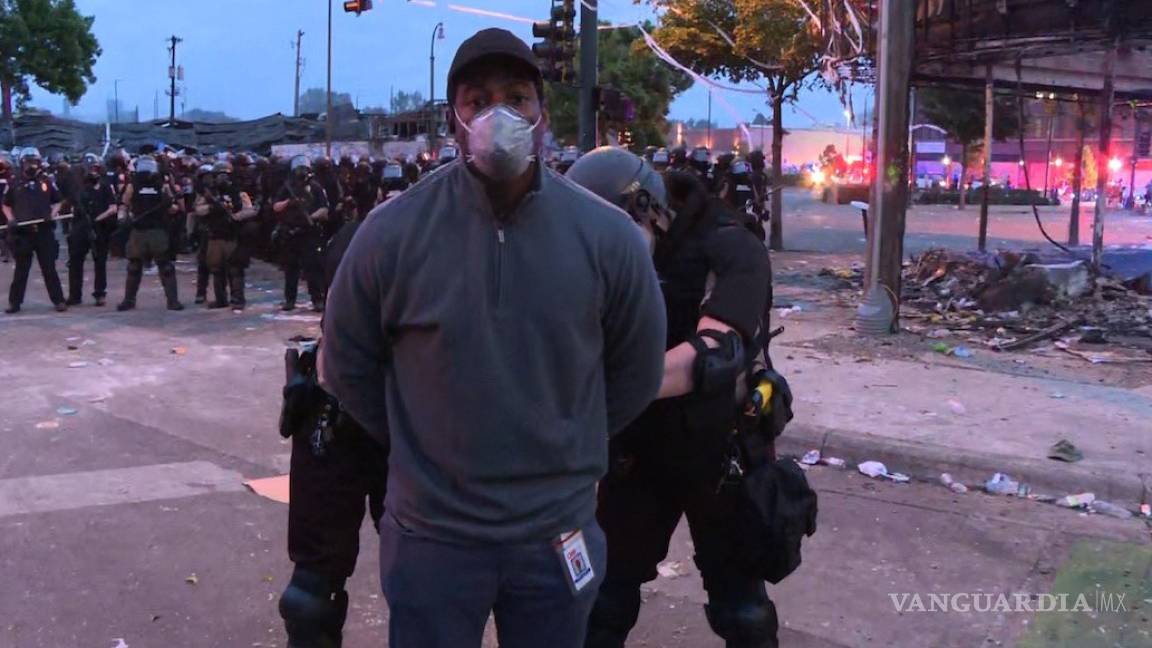 Una más de la policía de Minneapolis... detienen en vivo a reportero que cubría las protestas por muerte de George Floyd (video)