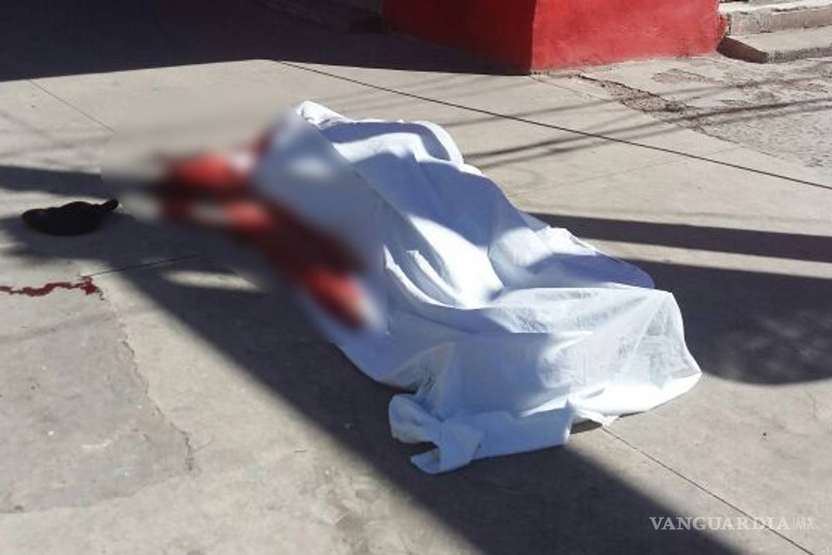 Pese a contar con casco motociclista muere en choque