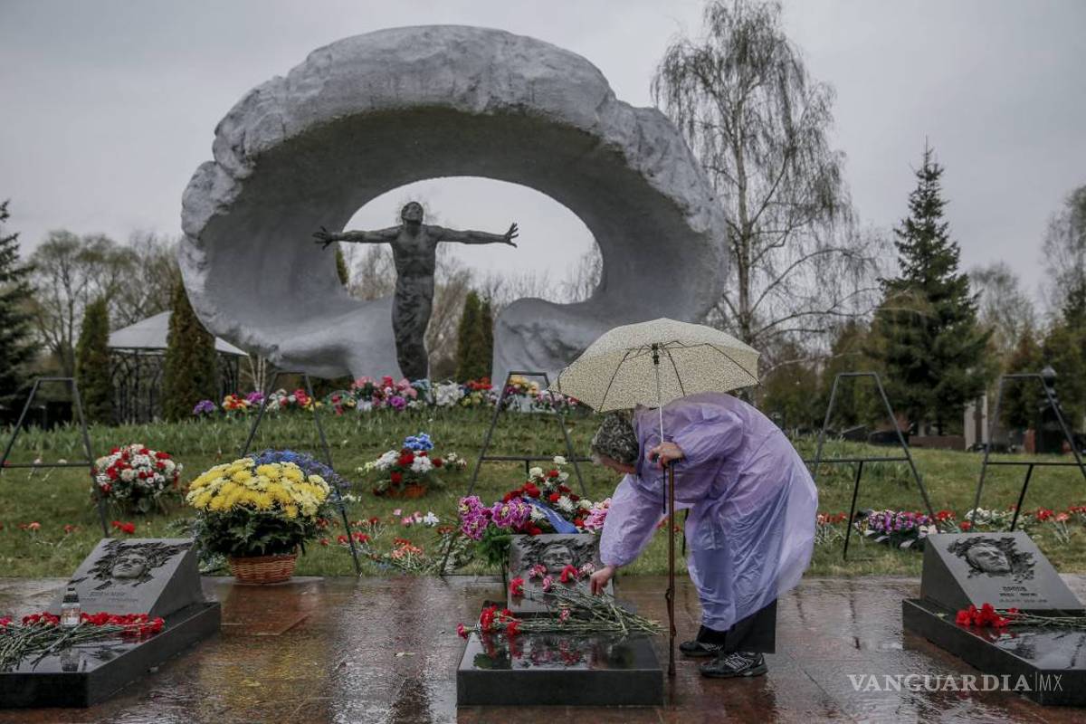 Rinden homenaje a bomberos que dieron su vida en el desastre de Chernobyl