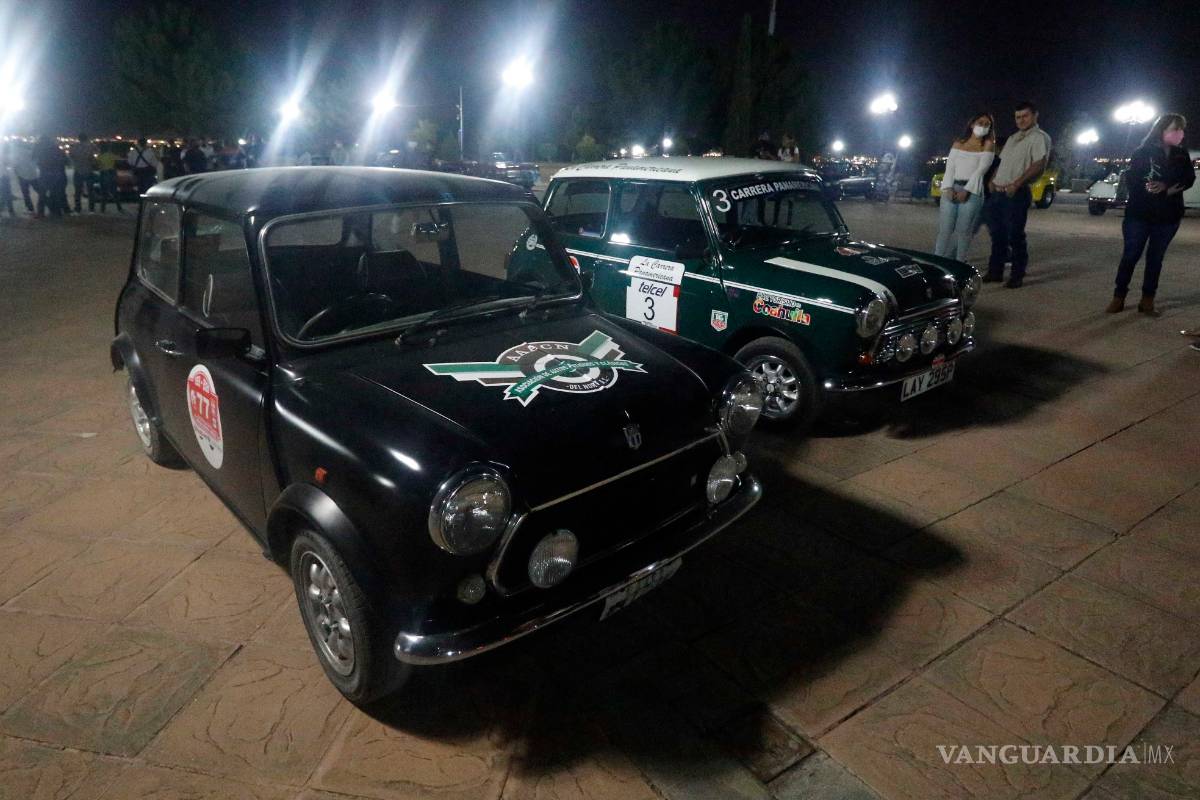 Llega caravana de Mini Coopers a Saltillo