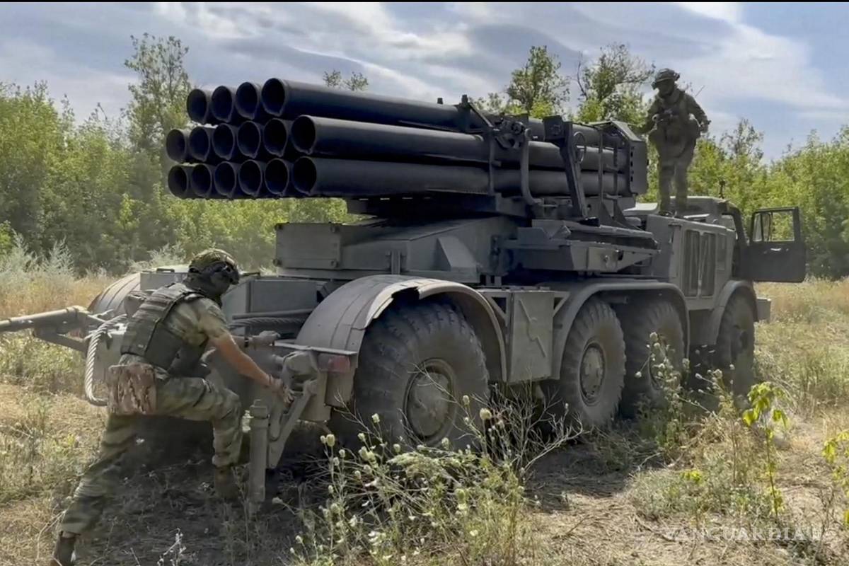 $!El Ministerio de Defensa ruso ha facilitado imágenes de la artillería y otros equipos que utiliza para contener el avance ucraniano.