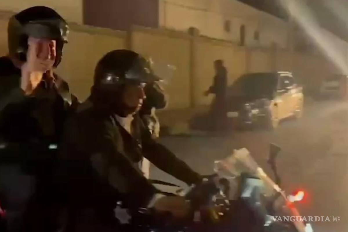 Tránsito le da ‘raid’ en moto al alcalde de Saltillo, Chema Fraustro