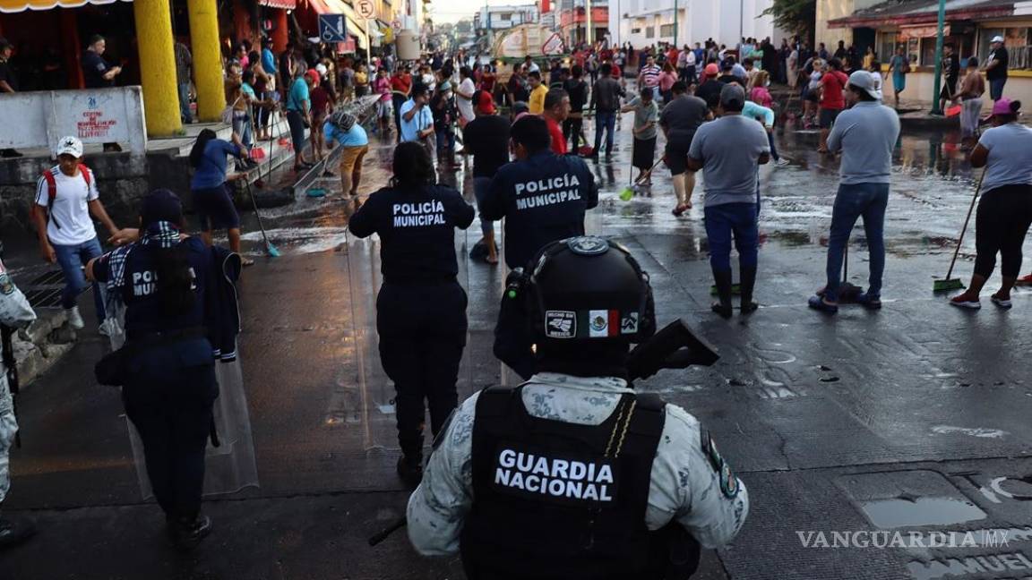 Frenan INM y GN primera caravana del año en Tapachula